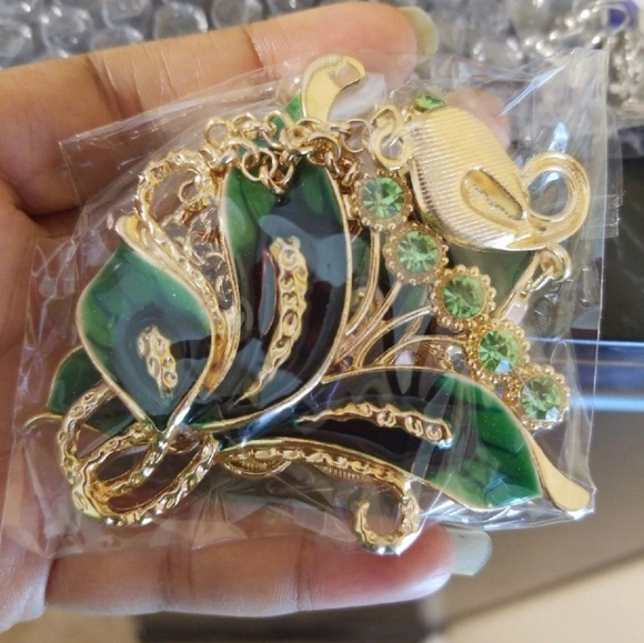 Jewelry Set - Picture 2 of 5